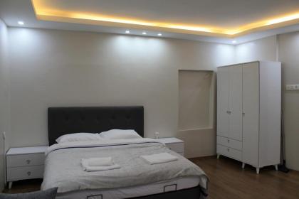 Beyoğlu Asmalımescit'te Mobilyalı Balkonlu Daire - image 2