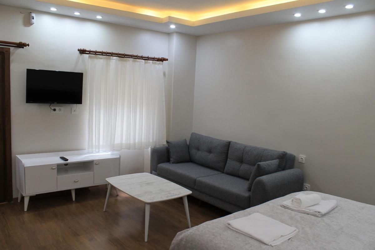 Beyoğlu Asmalımescit'te Mobilyalı Balkonlu Daire - image 3