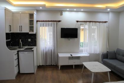 Beyoğlu Asmalımescit'te Mobilyalı Balkonlu Daire - image 4