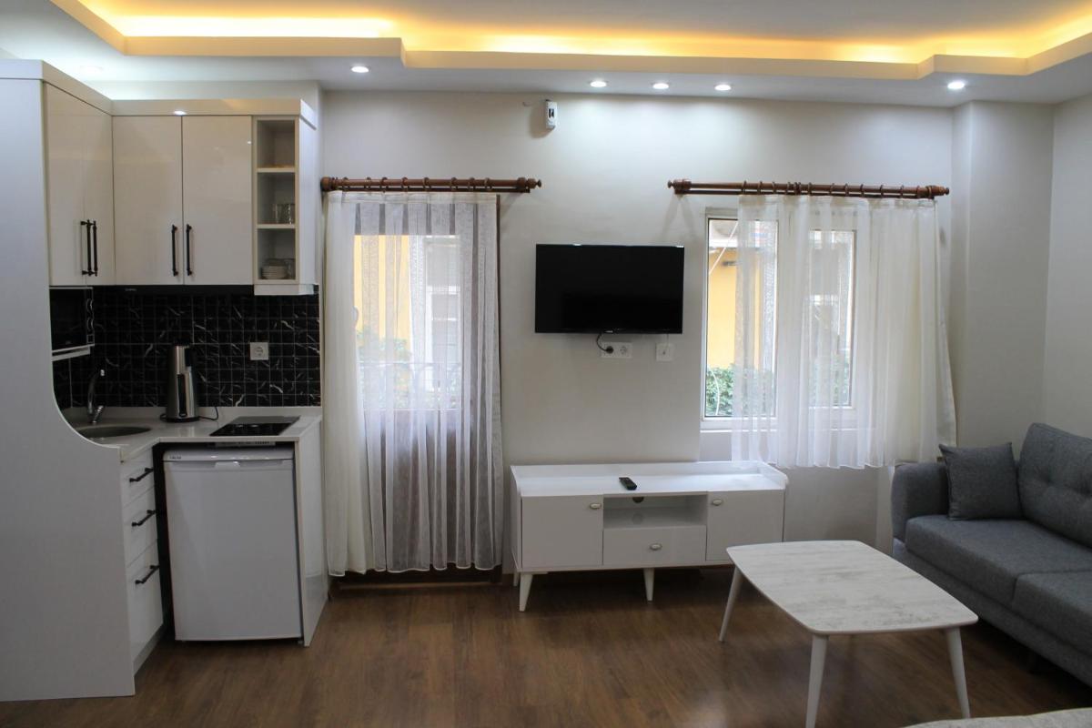 Beyoğlu Asmalımescit'te Mobilyalı Balkonlu Daire - image 4