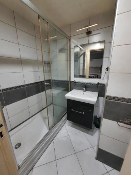 Site ici Guvenlikli Havuzlu Sosyal Tesisli - image 25