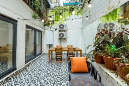 Excellent Flat with Lovely Backyard in Cihangir - image 3