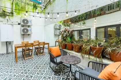 Excellent Flat with Lovely Backyard in Cihangir - image 6