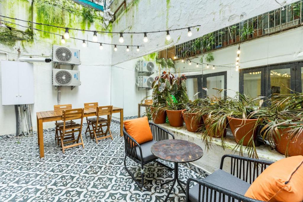 Excellent Flat with Lovely Backyard in Cihangir - image 6