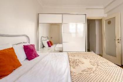 Cozy Flat near Nisantasi and Trendy Attractions - image 12
