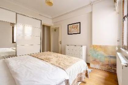 Cozy Flat near Nisantasi and Trendy Attractions - image 14