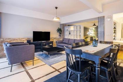 Modern Flat w Backyard 3 min to Citys Nisantasi
