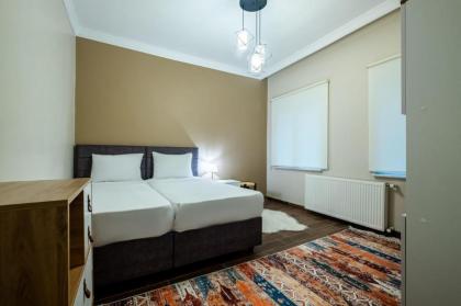 Lovely Flat 6 min to Taksim Square in Beyoglu - image 2