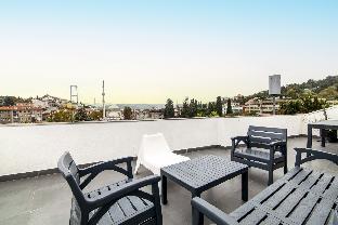 Sleek House with a Lovely Terrace in Besiktas - image 2