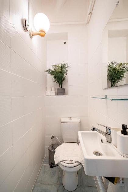 Modern Flat with Central Location in Beyoglu - image 17