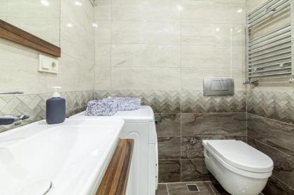 Vibrant and Central Flat with Balcony in Maltepe - image 15