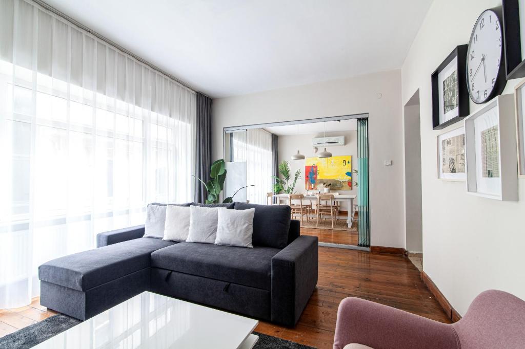 Sleek Flat within Walking Distance to Pera Museum - image 2