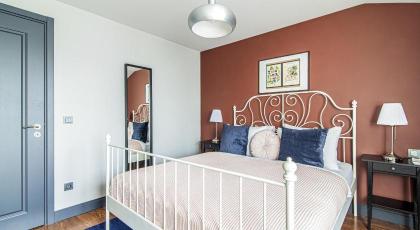 Centrally Located Flat with Balcony in Beyoglu - image 21