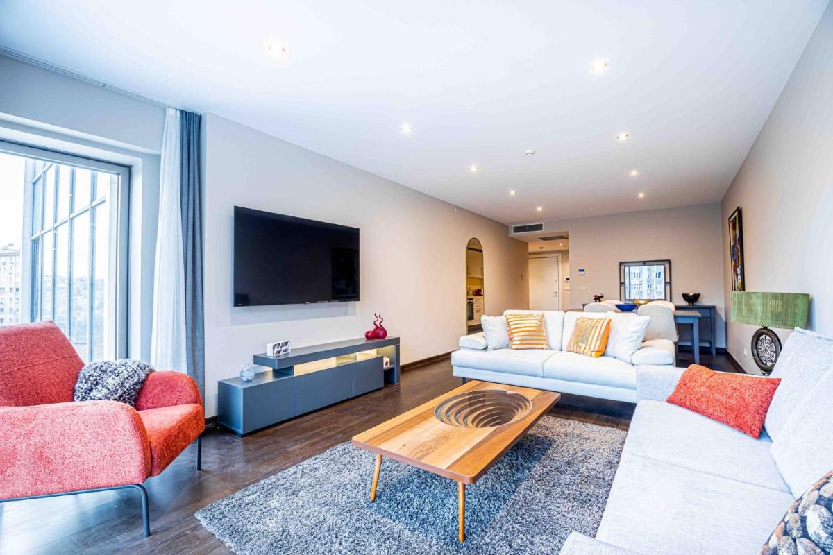 Modern 1bdr Residence With Pool Gym Parking - main image