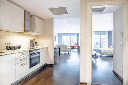 Modern 1bdr Residence With Pool Gym Parking - image 10
