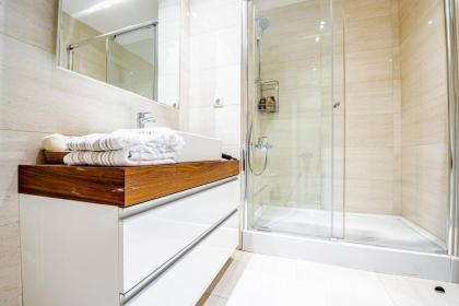 Modern 1bdr Residence With Pool Gym Parking - image 20