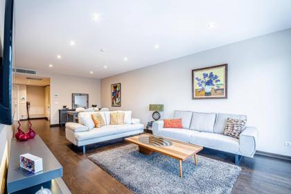 Modern 1bdr Residence With Pool Gym Parking - image 3