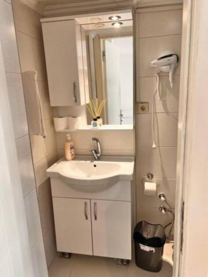Central apartment studio in Kadikoy - image 14