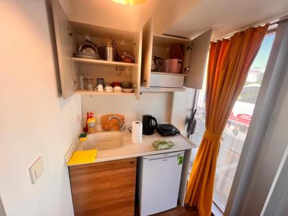 Central apartment studio in Kadikoy - image 15