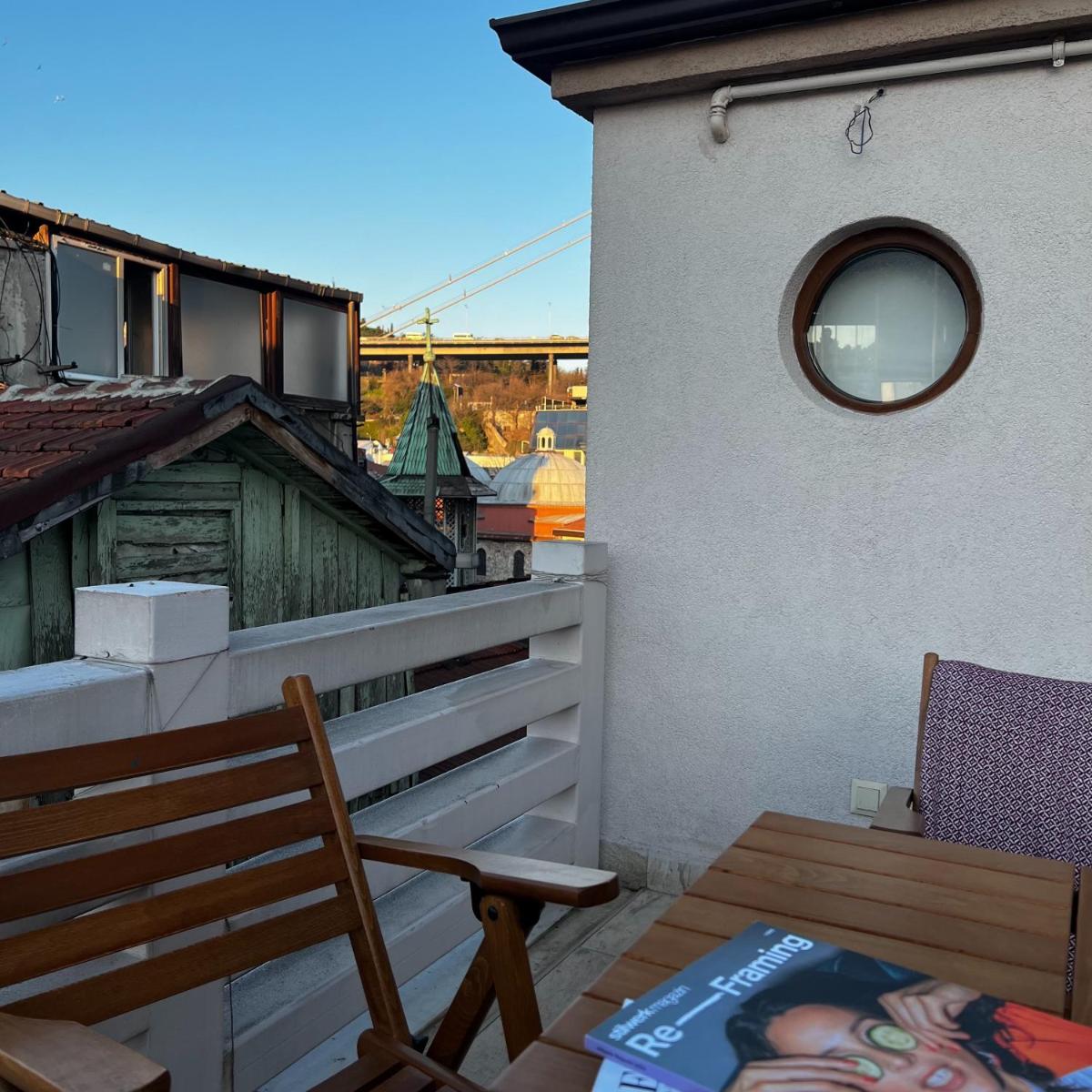 Triplex house with Bridge view - image 6