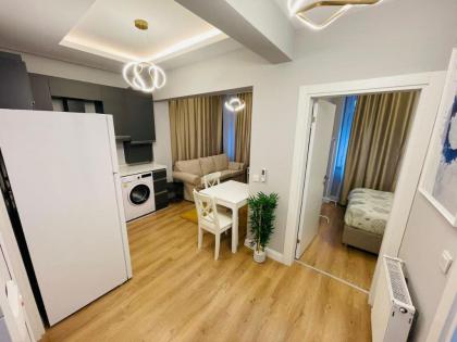 Private Apt 2 mins to Transp.