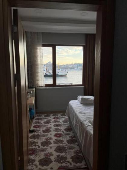 A Beachfront Peninsula View Apartment in Karaköy
