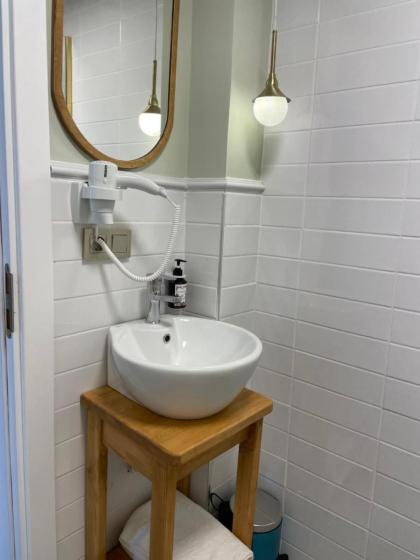 Meshk Airport Hotel - image 16