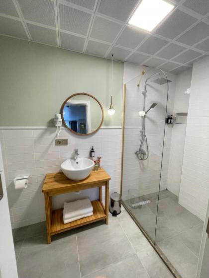 Meshk Airport Hotel - image 24