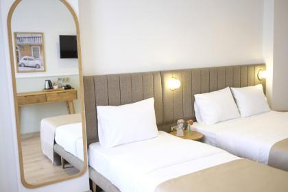Meshk Airport Hotel - image 26