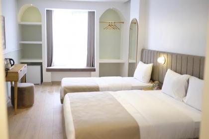 Meshk Airport Hotel - image 3