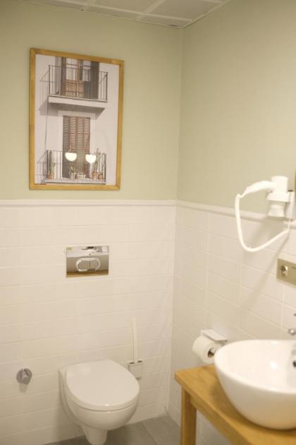 Meshk Airport Hotel - image 30