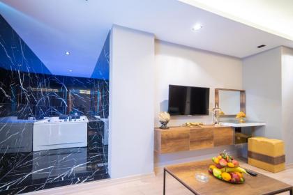 The Garden Room - image 24