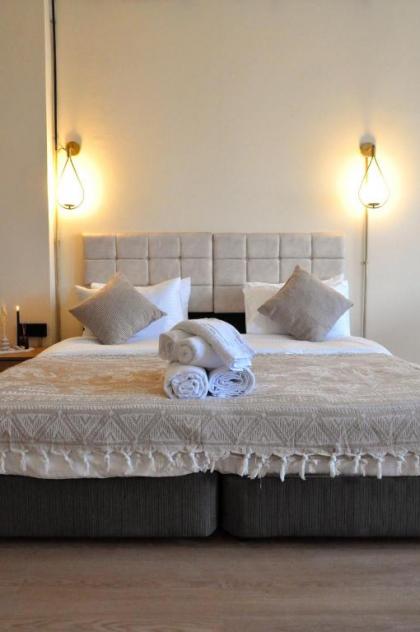 Golden Door Hotel - image 24