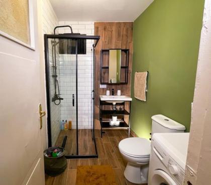 Cihangir'de Merkezi ve Balkonlu Daire - image 21