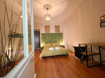 Cihangir'de Merkezi ve Balkonlu Daire - image 28