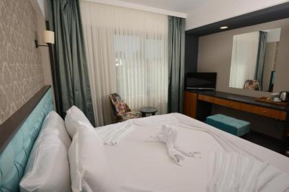 Continenius Airport Hotel - image 10