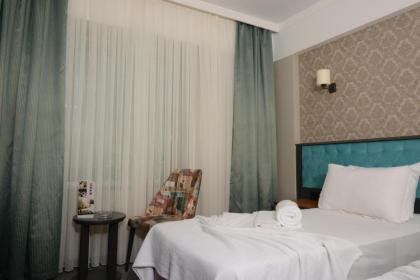 Continenius Airport Hotel - image 12