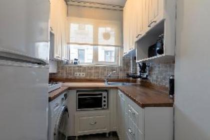 Ezgi's Apartment in Center of  Nisantasi-Sisli - image 9
