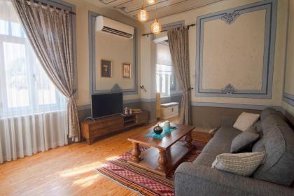 Stylish City Getaway-explore The Urban Delights