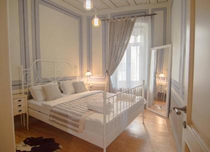 Stylish City Getaway-explore The Urban Delights - image 5