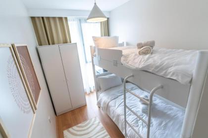 Modern Stylish 2br Apt Near Eyp Sultan Mosque - image 12