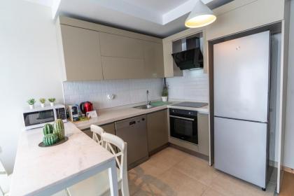 Modern Stylish 2br Apt Near Eyp Sultan Mosque - image 13