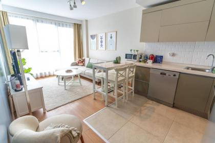 Modern Stylish 2br Apt Near Eyp Sultan Mosque - image 15