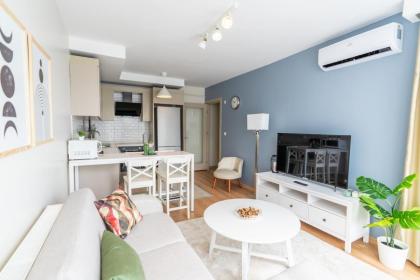 Modern Stylish 2br Apt Near Eyp Sultan Mosque - image 2