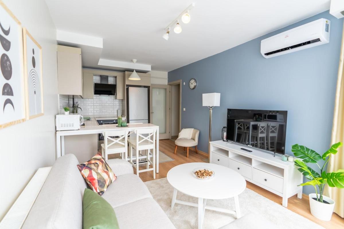 Modern Stylish 2br Apt Near Eyp Sultan Mosque - image 2