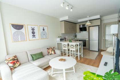 Modern Stylish 2br Apt Near Eyp Sultan Mosque - image 3