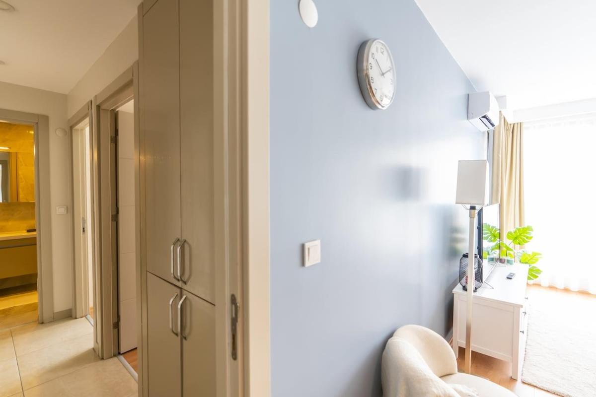 Modern Stylish 2br Apt Near Eyp Sultan Mosque - image 5