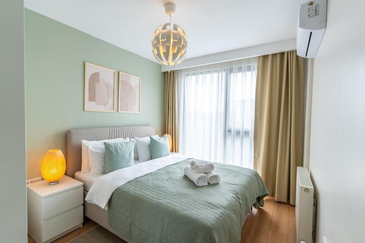 Modern Stylish 2br Apt Near Eyp Sultan Mosque - image 6