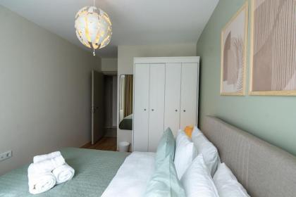 Modern Stylish 2br Apt Near Eyp Sultan Mosque - image 9