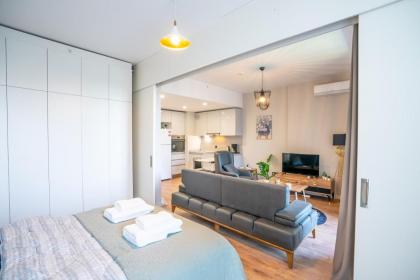 Stylish City Getaway - Immerse Yourself In Luxury - image 5